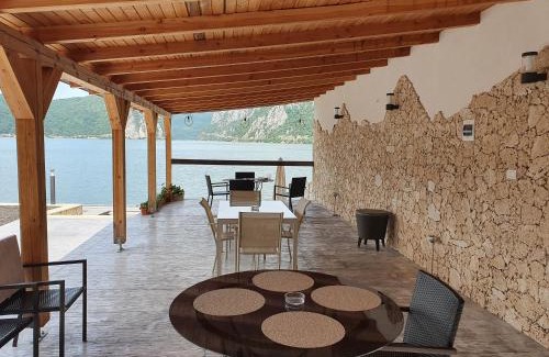 Dubova House | Casa Cattaleya