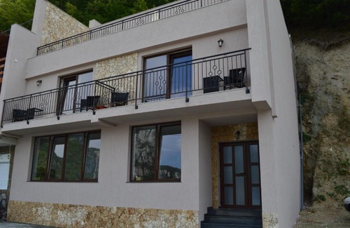 Dubova House | Casa Cattaleya