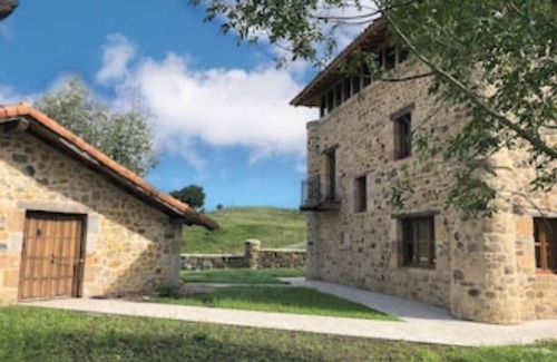 Secadura Cottage | Casa Cavellid, tower house of the 15th century, capacity 08-12 people.