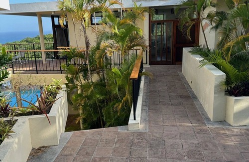 Puerto Real House | Casa Ceiba is a unique retreat in a quiet neighborhood in the hills of Vieques.