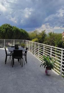 Osimo House | Casa cela