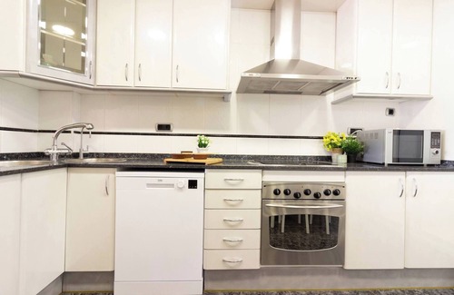 Marianao House | Casa cerca BCN, ideal empresas, 15min FiraBCN, A/C