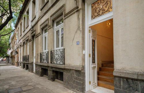 Roma Norte Villa | Casa Chapulín-Mexican Eclectic Home in Roma Norte