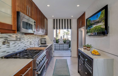 Tahquitz River Estates House | Casa Chill! Private Villa! Pool! Spa! 3 Fireplaces! Mt Views! Walk to Downtwn PS