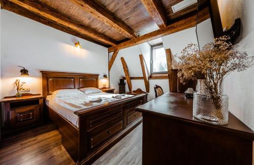 Brasov City Centre Hotel | CASA CHITIC - HOTEL & RESTAURANT- Str Nicolae Balcescu 13