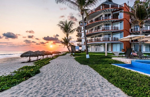 San Pedro Mixtepec Villa | Casa Cielo - Villa with Private Pool and Resort Amenities!