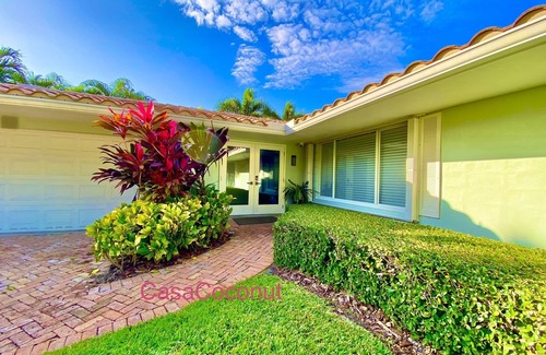 East Fort Lauderdale House | CASA COCONUT! Walk to the BEACH & Lauderdale-By-The-Sea! Resort Style Home!