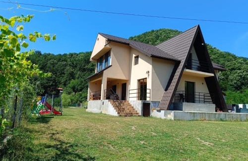 Dubova House | Casa colț de rai