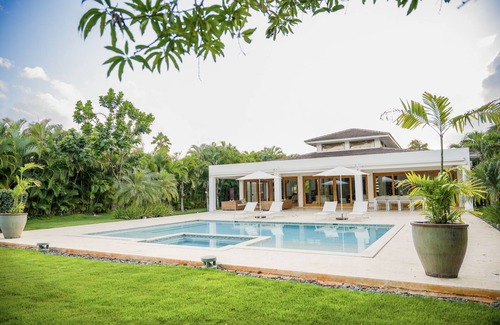 Los Lagos Villa | Casa Colibrí by Luxe Haus™ - Butlered Villa, Staff, Pool, Jacuzzi, Golf Carts