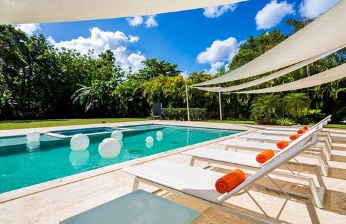 Los Lagos Villa | Casa Colibrí by Luxe Haus™ - Butlered Villa, Staff, Pool, Jacuzzi, Golf Carts