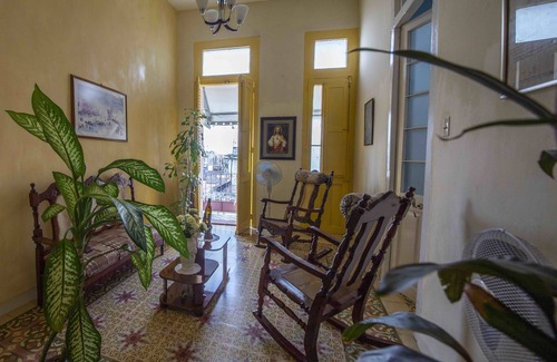 Centro Havana Bed & Breakfast | Casa Colonial Wilmer