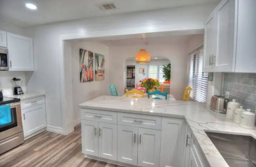 South Middle River Cottage | Casa Colorida: Private Pool& 10 min to Fort Lauderdale Beach and Las Olas