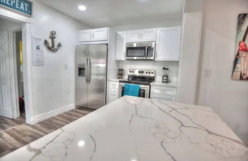 South Middle River Cottage | Casa Colorida: Private Pool& 10 min to Fort Lauderdale Beach and Las Olas