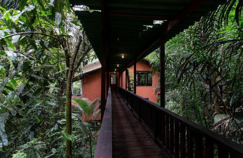 Cidade Jardim Tom House | Casa com área gourmet em condomínio perto da praia