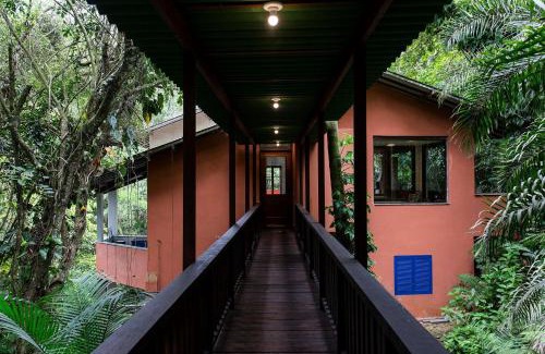 Cidade Jardim Tom House | Casa com área gourmet em condomínio perto da praia