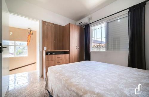 Canto Grande House | Casa com 03 dormitórios climatizados com berço