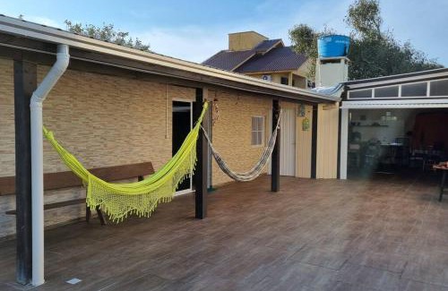 Passo de Torres House | Casa com 2 quartos, garagem, a 3 quadras da praia!