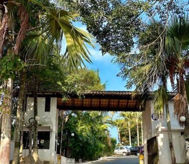 Alto de Buzios House | Casa com 5 suítes em Condomínio