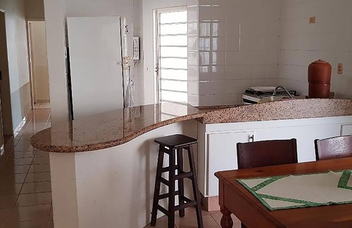 Centro House | Casa com churrasqueira no Centro de Caraguatatuba