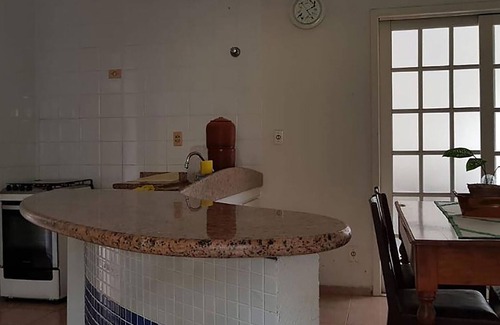 Centro House | Casa com churrasqueira no Centro de Caraguatatuba