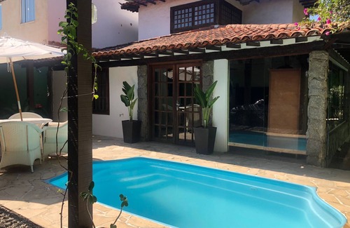 Regiao dos Lagos House | Casa com Piscina e 5 Quartos em Região Central da Cidade Próximo as Praias