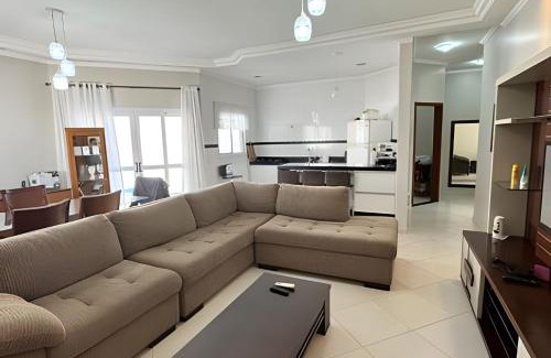 Indaia House | Casa com piscina em Bertioga -SP (1)