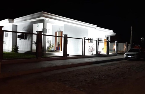 Balneario Gaivota House | Casa com piscina a uma quadra do mar, wi-fi