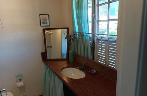 Toninhas House | Casa com piscina a 150m da Praia do Lázaro