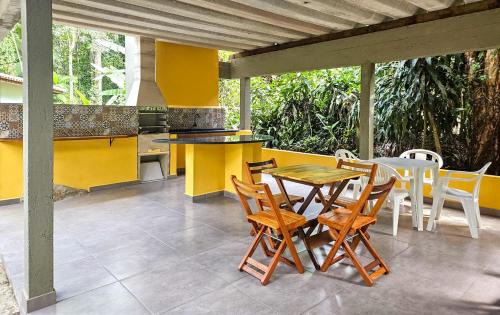 Praia da Fortaleza House | Casa com piscina a 500m da Praia Brava - Ubatuba