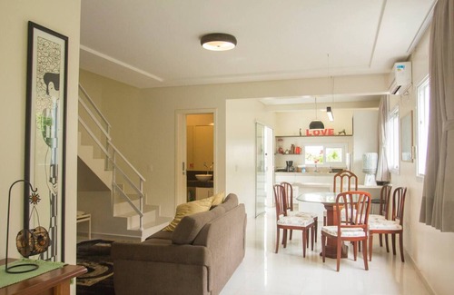 Cachoeira do Bom Jesus House | Casa com Piscina em Condomínio a 900m da Praia!