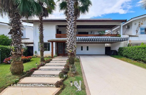 Jardim Acapulco House | Casa com piscina, varanda e lazer em condomínio