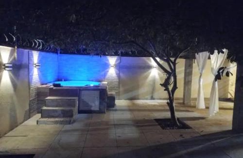 Chapada dos Guimaraes House | CASA COM SPA DE HIDRO, AQUECEDOR E CROMOTERAPIA A 1,0 kM DO CENTRO