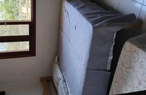 Rio Vermelho Sul House | Casa com trilha para reserva nacional do surf em terreno compartilhado