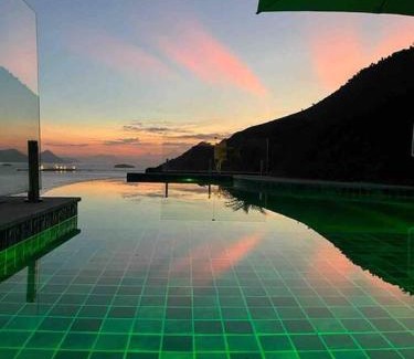 Portogalo House | Casa com vista espetacular e piscina em Angra