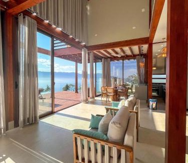 Sao Pedro House | Casa com vista-mar e temporada baleias em Ilhabela