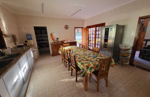 Tiete House | CASA COMPLETA 7 SUITES QUADRA BEACH TENNIS PISCINA AQUECIDA