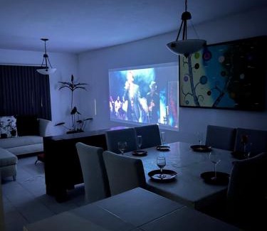 Torreon House | Casa completa y equipada 4 habitaciones 6 camas asador y juguetes para niños A 10 minutos de parques industriales, clínicas 71 y 16 del IMSS y del ISSSTE juegos Arcade