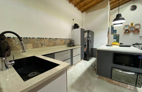 Villa Nueva House | Casa con Jacuzzi Cerca a Estación Metro Hospital