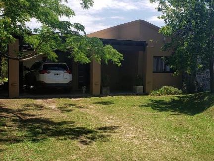 Yocsina House | Casa con pileta en barrio privado