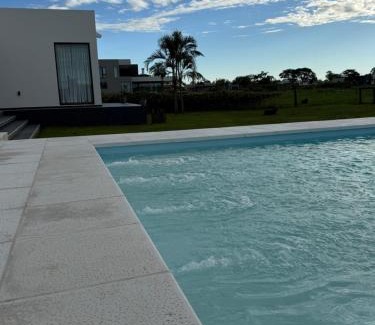 Corrientes House | Casa con Piscina sobre Laguna Brava - Tranquilidad y Naturaleza en Barrio Privado