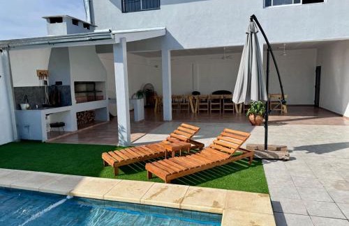 Posadas House | Casa con Piscina y quincho Adonai