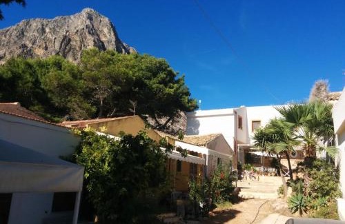 Cornino House | CASA CON VERANDA SUL MARE e A 4 MINUTI A PIEDI DALLA SPIAGGIA
