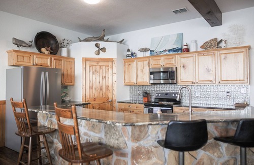 Gordon House | Casa Con Vista . Lake Palo Pinto . NEW . Fully Furnished . Cleaning Fee Included