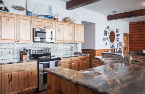 Gordon House | Casa Con Vista . Lake Palo Pinto . NEW . Fully Furnished . Cleaning Fee Included