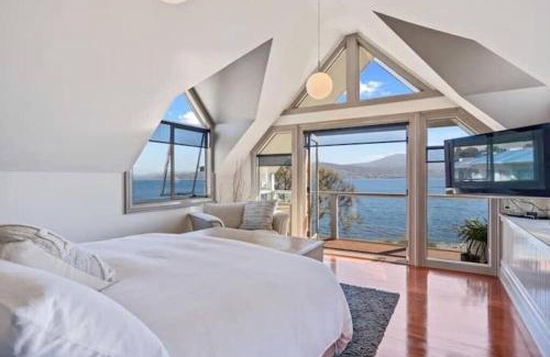 Tranmere House | Casa Con Vista Luxury Waterfront Home, Sleeps 10