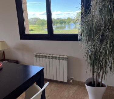 Valverde de la Virgen Apartment | Casa con vistas al lago golf leon
