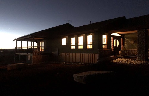Hesperus House | Casa con Vistas - Couples Getaway with Hot Tub