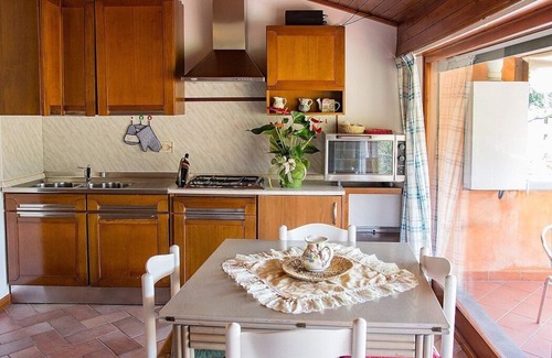Massa e Cozzile House | Casa Concerto A: A graceful apartment located on top of a small hill, with Free WI-FI.