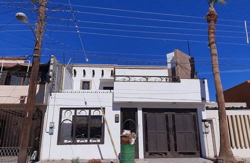 La Paz House | CASA CONCHALITO (HOSPITALS) 5 min malecon