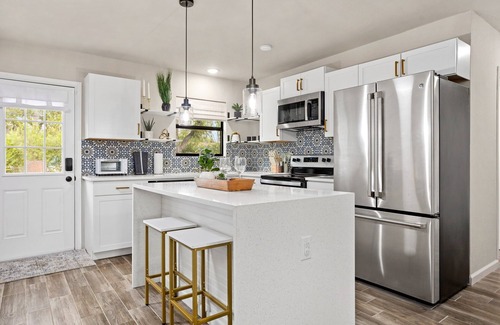 Arena District House | Casa Contemporary SA/Stylish 3BR Mins to Frost Bank Center, Downtown & Riverwalk